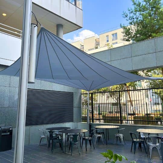 Electric roller shade sail with aluminium pole for terrace